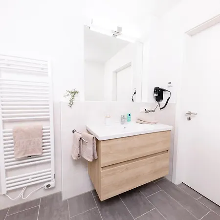 6 Petra * سانكت اندرياسبرغ